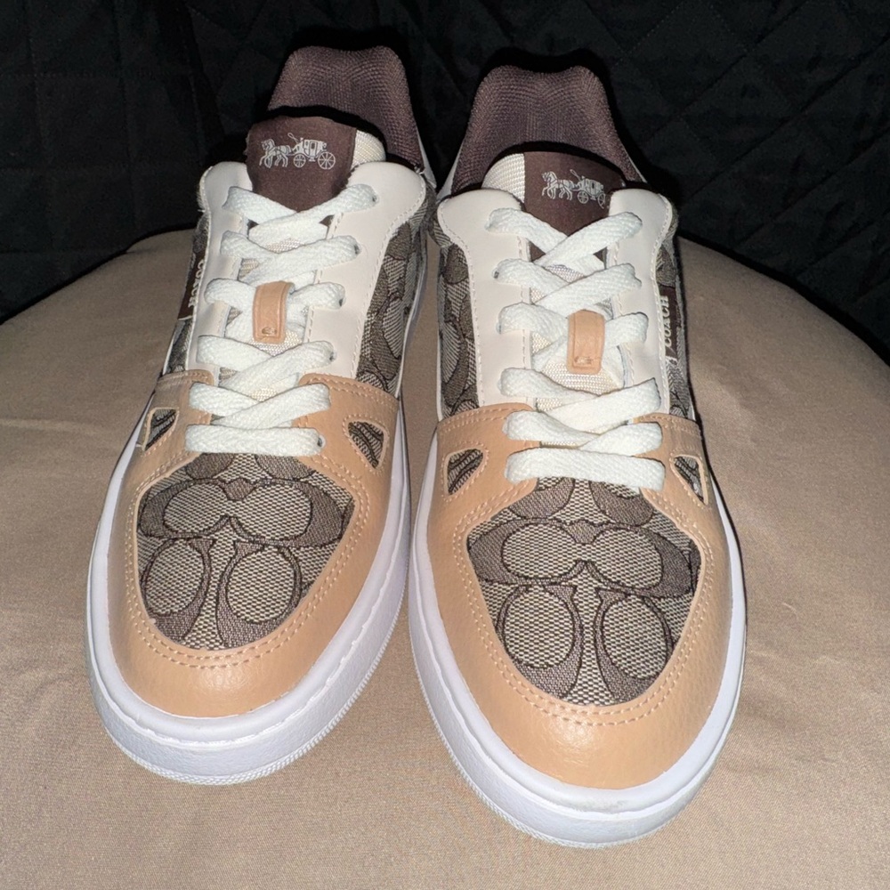 Clip Low Top Sneaker In Signature Jacquard